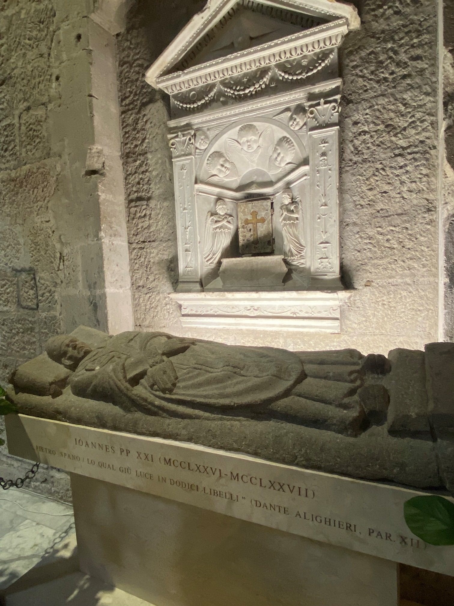 Peter of Spain's tomb, Viterbo (by Maria Giovanna Proietti) (4).JPG